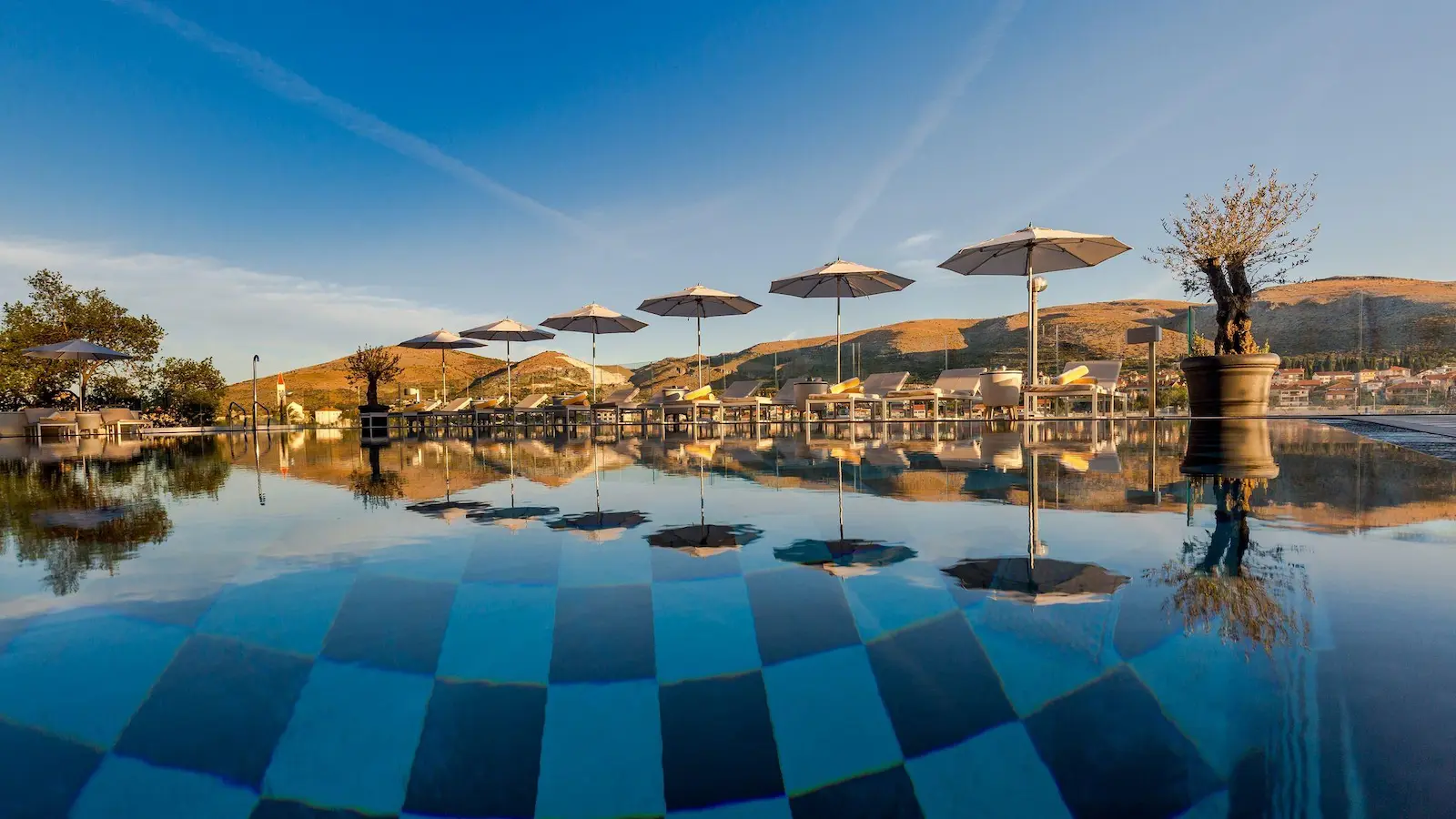 121391-Swimming-Pool-006-Hybris